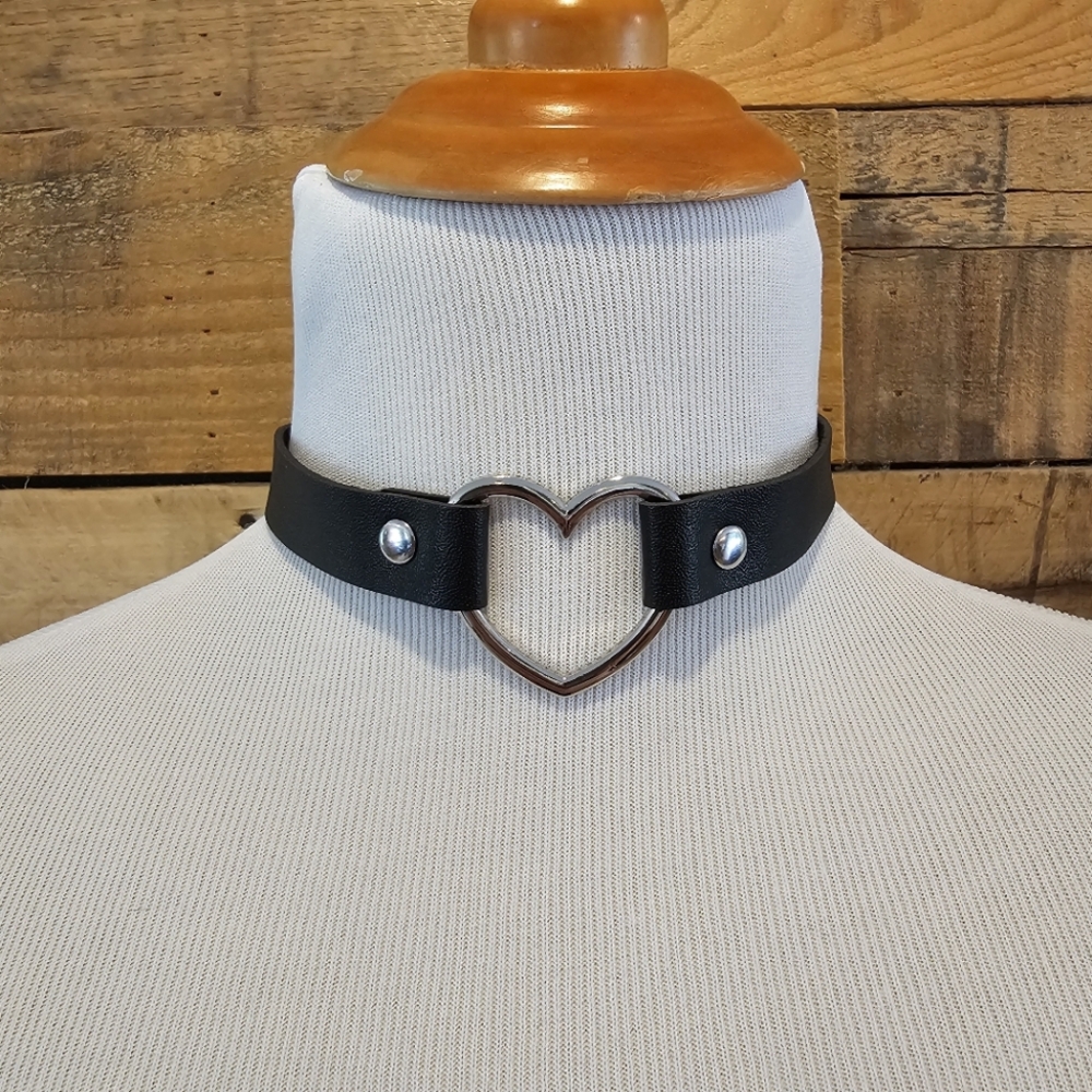 Black vegan leather choker w/ silvertone open heart detail